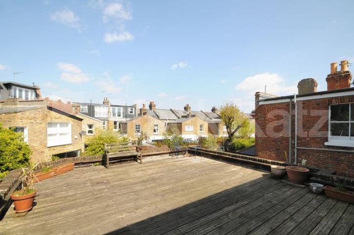 			4 Bedroom, 1 bath, 1 reception House			 Roxwell Road, Shepherds Bush